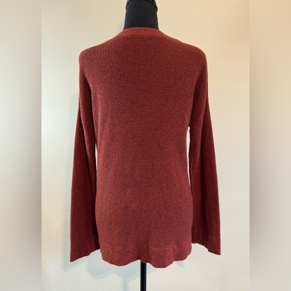 American Eagle~ Women’s Lace up Front V-Neck Brick Red Long Sleeve Sweater Small - Picture 4 of 8